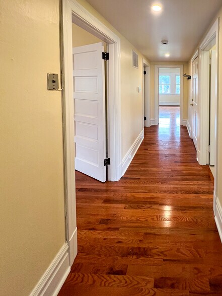 Building Photo - 926 Savannah Ave