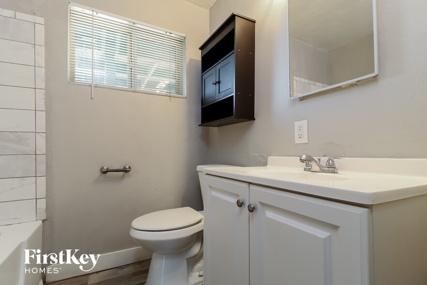 Building Photo - 3605 W San Miguel Ave