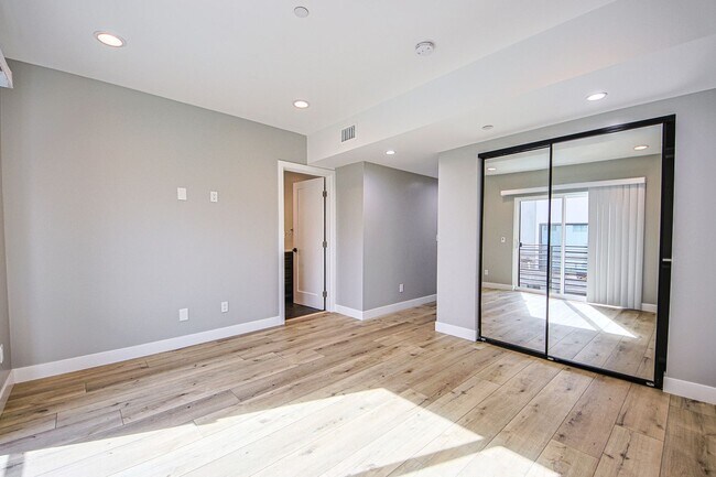 Building Photo - 5355 Lexington Ave