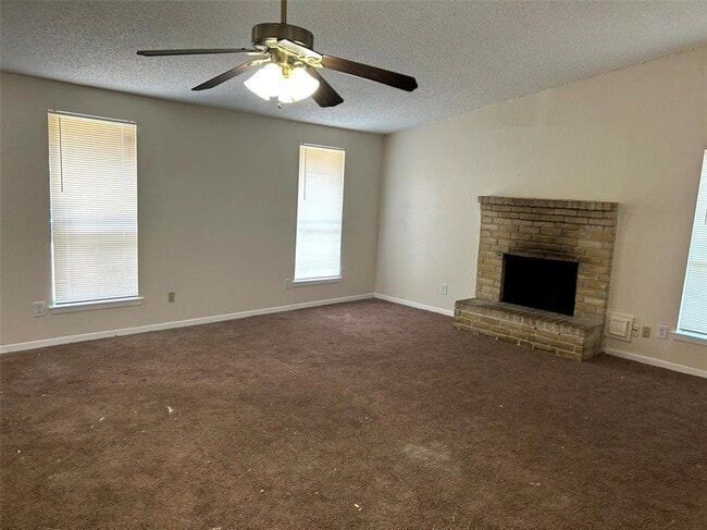 Building Photo - 15906 Blueridge Rd