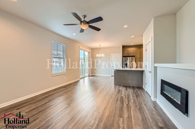 Building Photo - Gorgeous 3-Bed Hillsboro Home with a Fence...