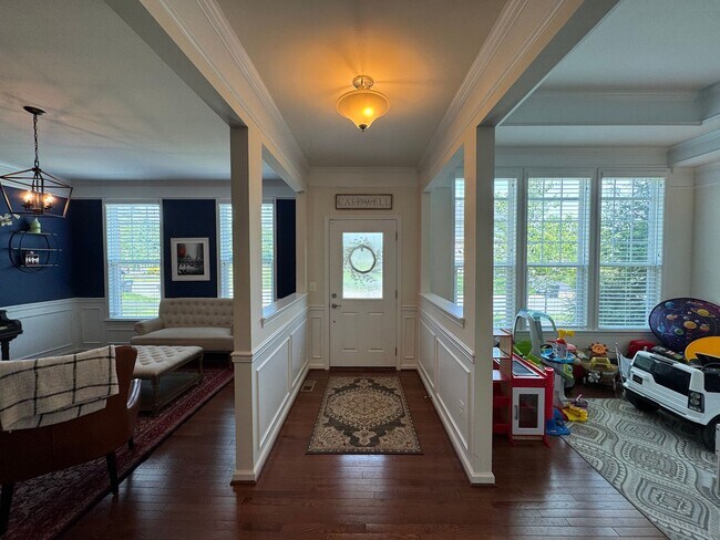 Building Photo - Amazing 6 Bed 5 Bath Single Family Home Wi...