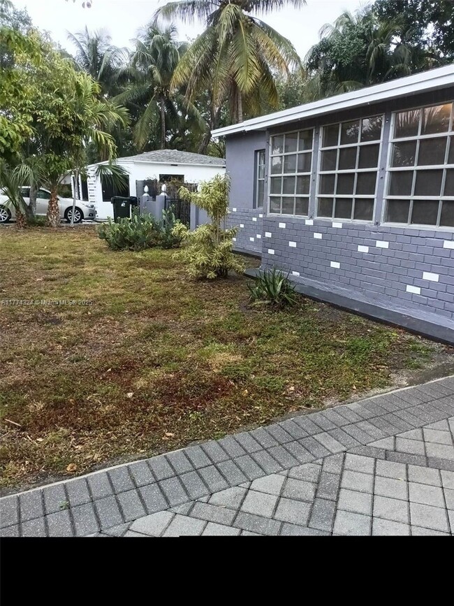 Building Photo - 1460 SW 29th St