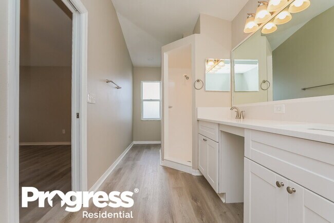 Building Photo - 411 Sand Ridge Dr