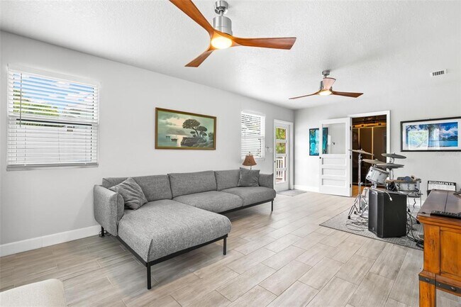 Building Photo - 10437 Cirimoya Ln