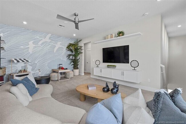 Building Photo - 823 SW Pr Ave