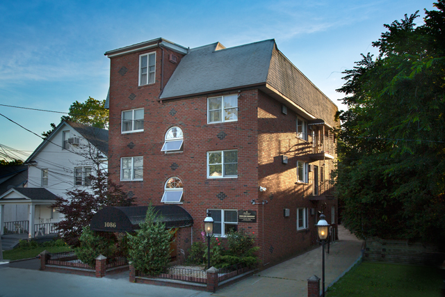 Primary Photo - Fairfield Townhouse At Woodmere