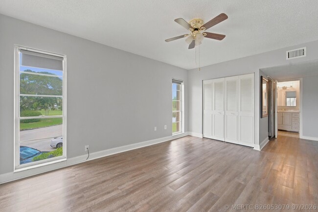 Building Photo - 203 W Greenway Dr