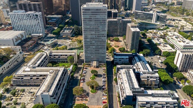 Building Photo - 800 W 1st St