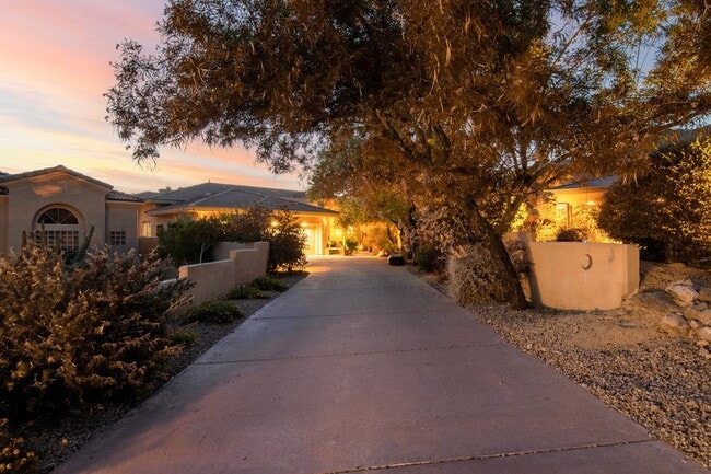 Building Photo - Available June 1st 2026 - Exclusive Gated Scottsdale Mountain Ranch Home