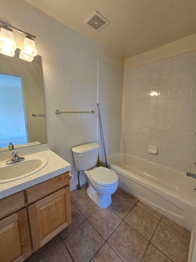Building Photo - Covered parking? covered private deck? Dakota Ridge 2 Bedroom 2.5 Bath Condo