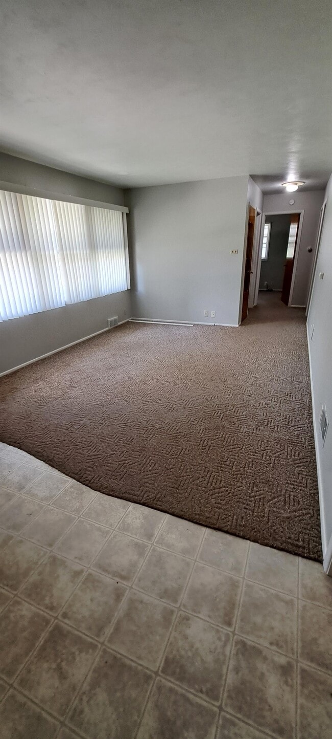 Building Photo - 1214 S Saxby Ave