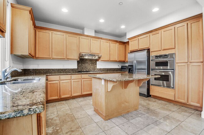 Building Photo - Magnificent home in San Bruno