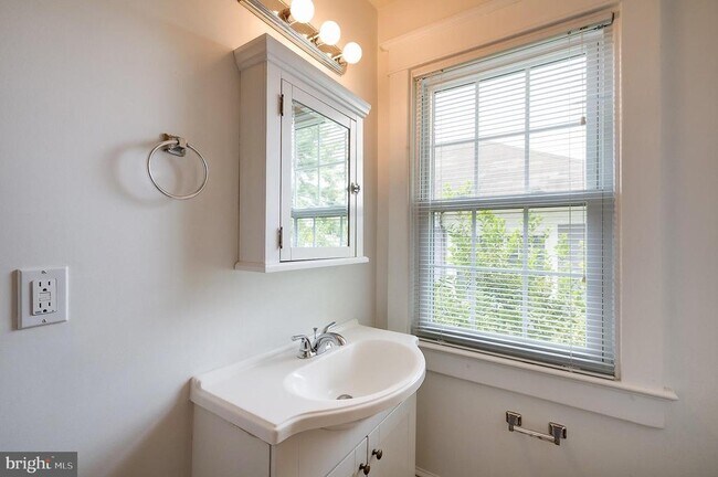 Building Photo - 4209 Ellicott St NW