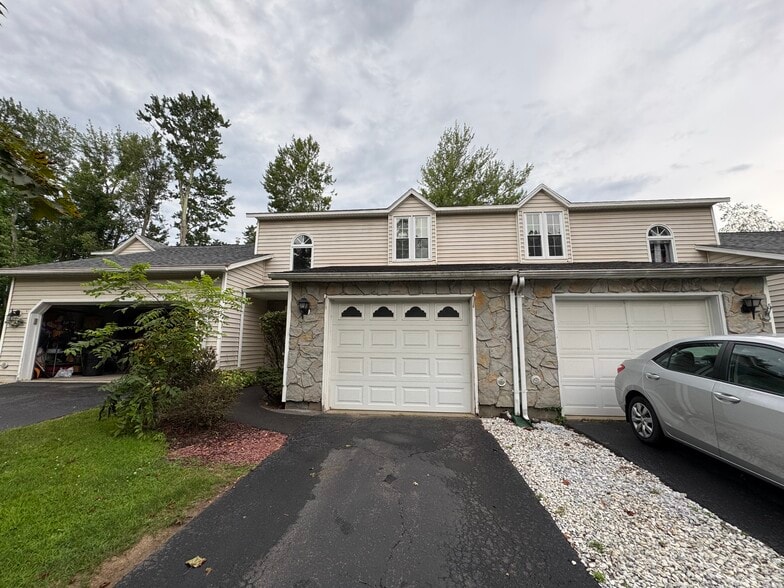 Primary Photo - 3 Woodside Dr