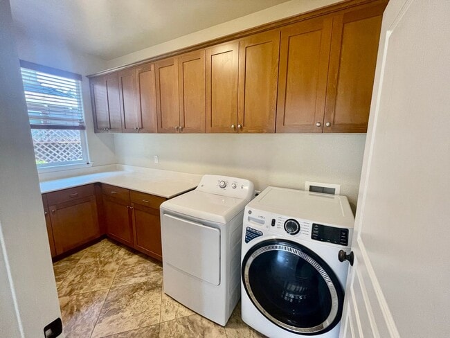 Building Photo - Pet friendly House Santa Maria