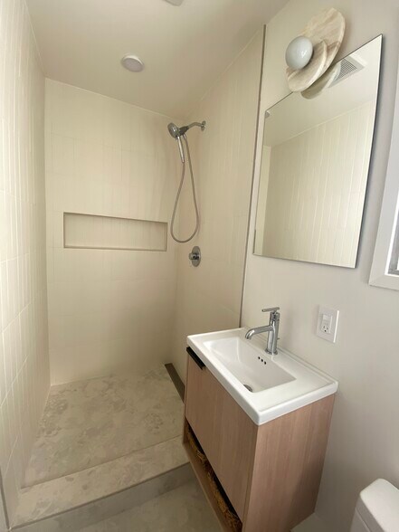 Building Photo - 1039 Glen Arbor Ave