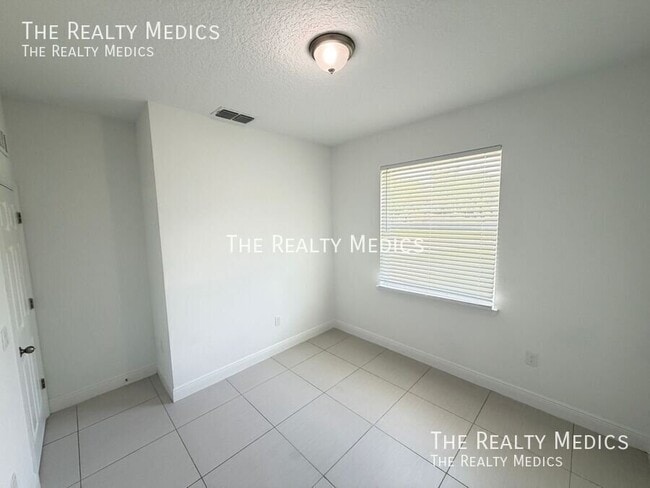 Building Photo - 2481 San Filippo Dr SE