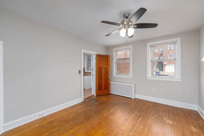 Building Photo - 3-Bedroom, 1.5 Bathroom Home in Belair-Edison