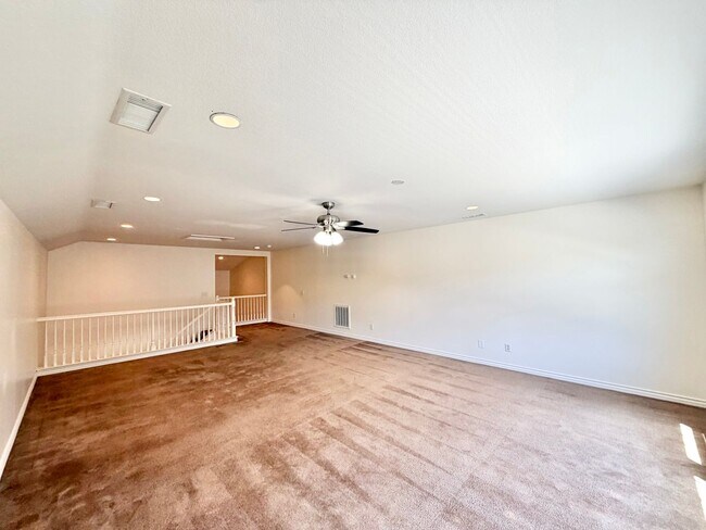 Building Photo - Blackmore Ranch Cul-de-Sac Home w/ Loft, 3-Car Tandem Garage & RV Parking