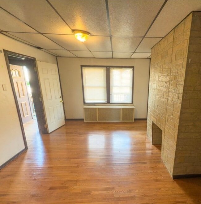 Building Photo - 242 Ophelia St