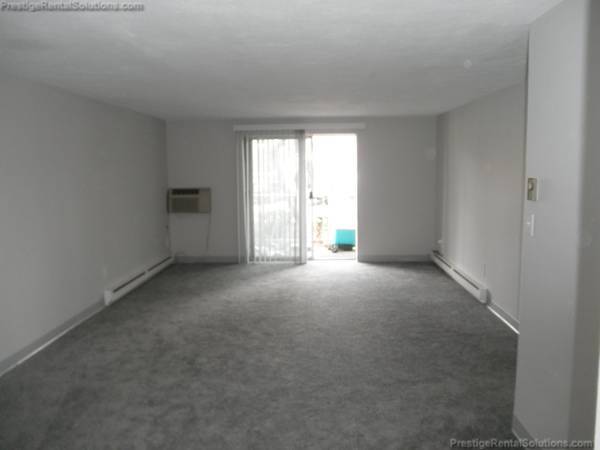 Building Photo - 36 Greentree Ln