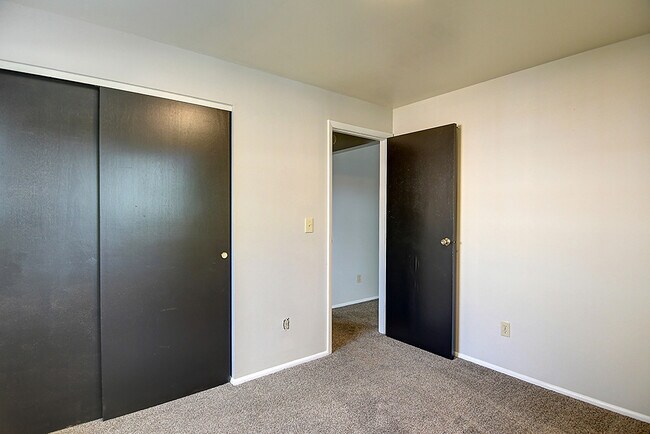 Building Photo - 4962 Leeper St