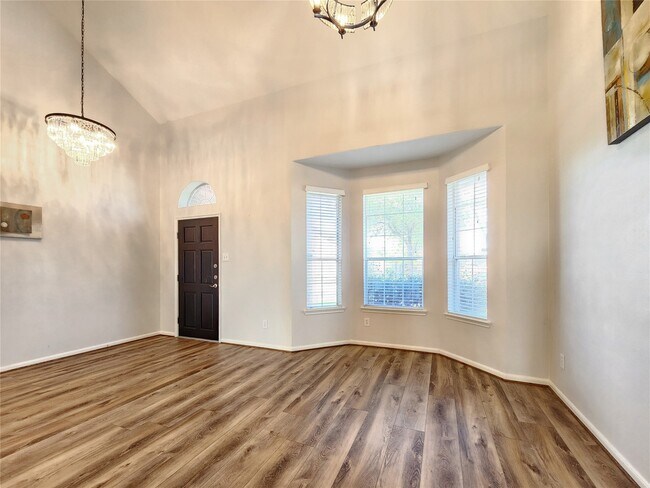 Building Photo - 21827 Sierra Long Dr