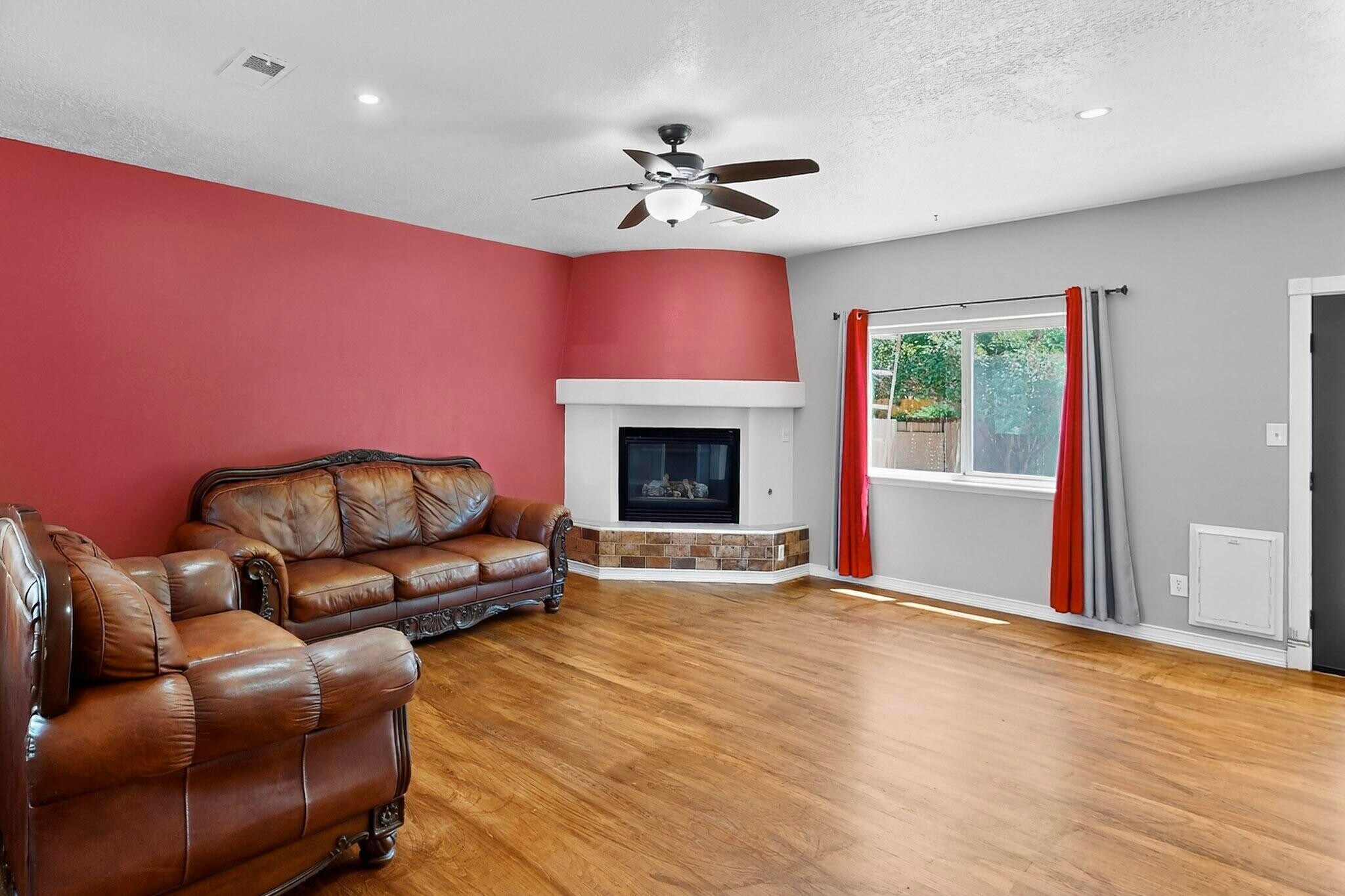 Building Photo - 244 Glenridge Park Ln NE