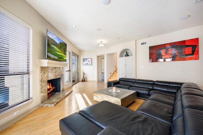 Building Photo - 3 Birnam Oaks