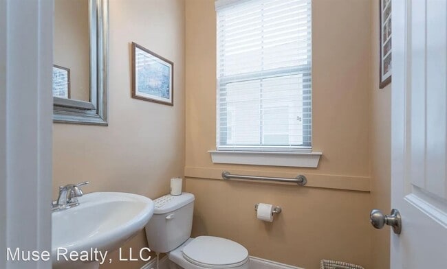 Building Photo - 3 br, 2.5 bath House - 936 Herrons Ferry