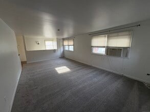 Building Photo - 255 Fairfield Woods Rd