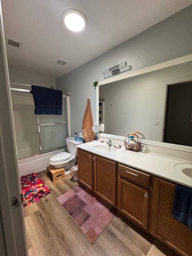 Building Photo - 8937 W Lone Cactus Dr