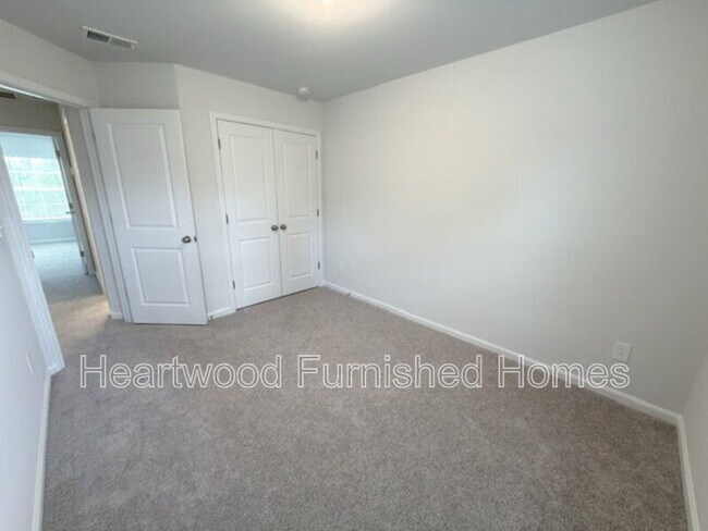 Building Photo - 807 Coburg Ln
