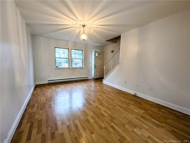 Building Photo - 10 Scuppo Rd