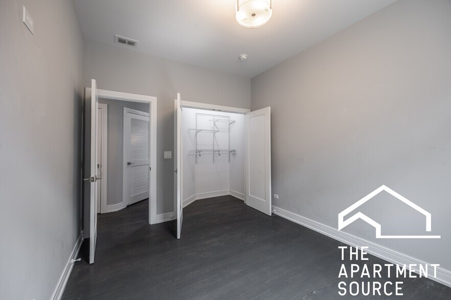 Building Photo - 3255 N Elston Ave