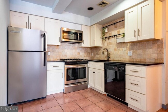 Building Photo - 763 S 8th St