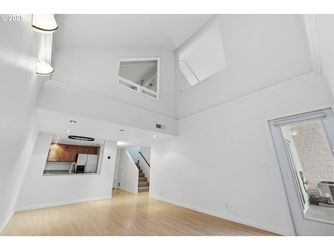 Building Photo - Rare 2 Bed 2 Bath + Loft Quintet Condo with Resort-Style Living in Portland’s West Hills