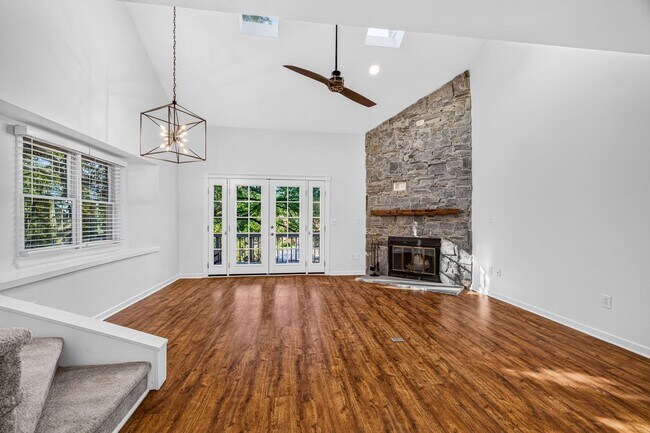Building Photo - 138 River Breeze Dr
