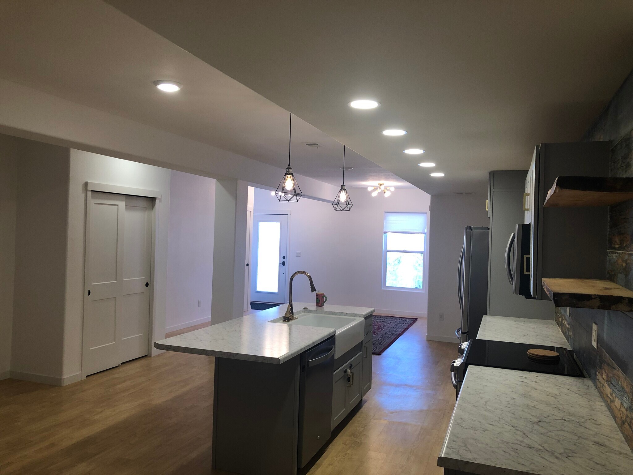 Building Photo - 652 6th St