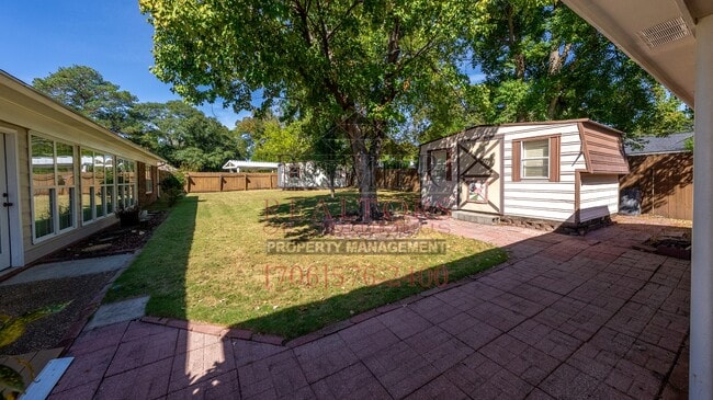 Building Photo - 2335 Nottingham Dr