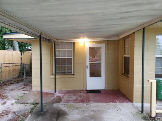 Primary Photo - 6348 Hyde Grove Ave