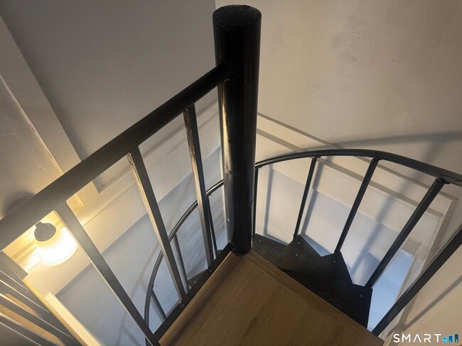 Building Photo - 352 Hotchkiss Rd