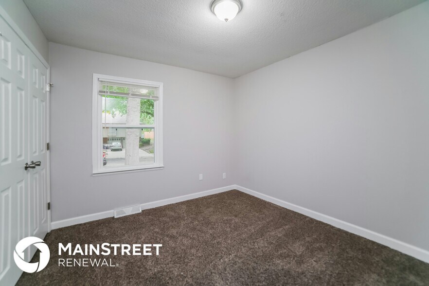 Building Photo - 409 N E Sharon St