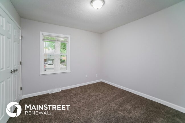 Building Photo - 409 N E Sharon St