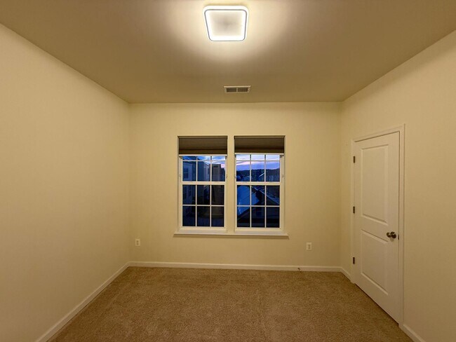 Building Photo - 23910 Catawba Hill Dr