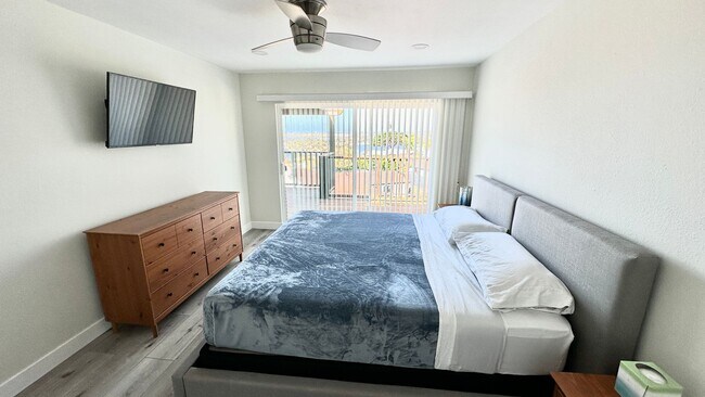 Building Photo - Stunning Newly Renovated 3BD/2.5BA Luxury ...
