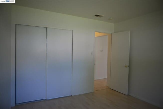 Building Photo - Single Story Condo