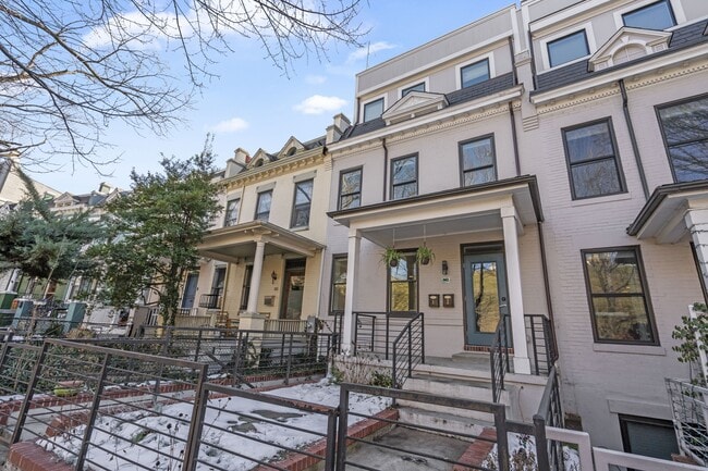 Building Photo - 142 Bryant St NE