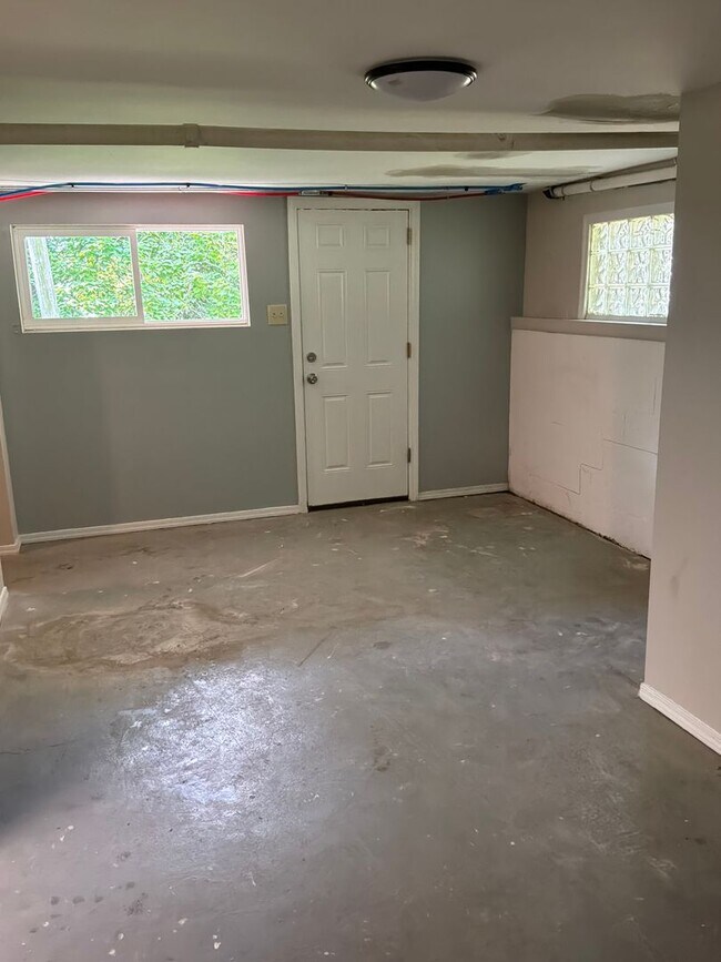 Building Photo - 2853 Meadowlark Ave